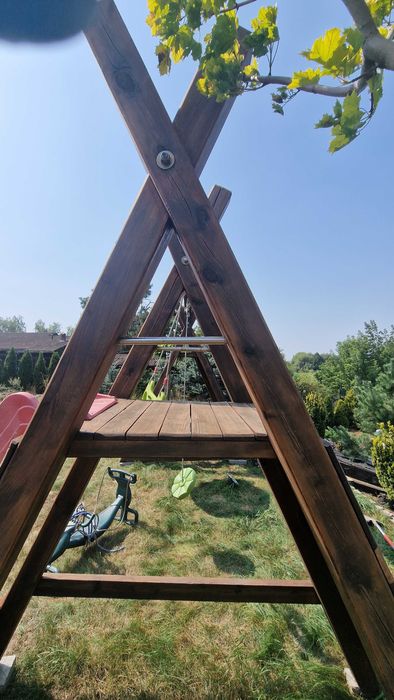 Huśtawka ogrodowa dla dzieci. Plac zabaw