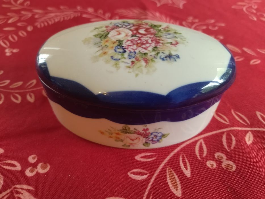 Caixa estilo Limoges pintada á mão