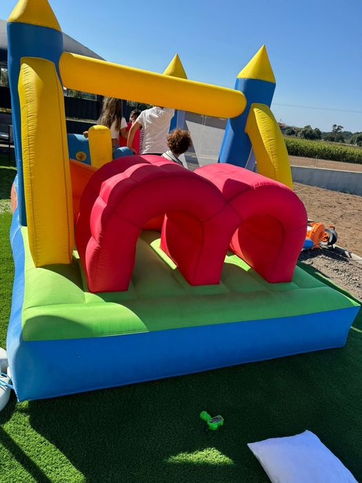 Alugamos insuflável pula pula aniversarios festas casamentos