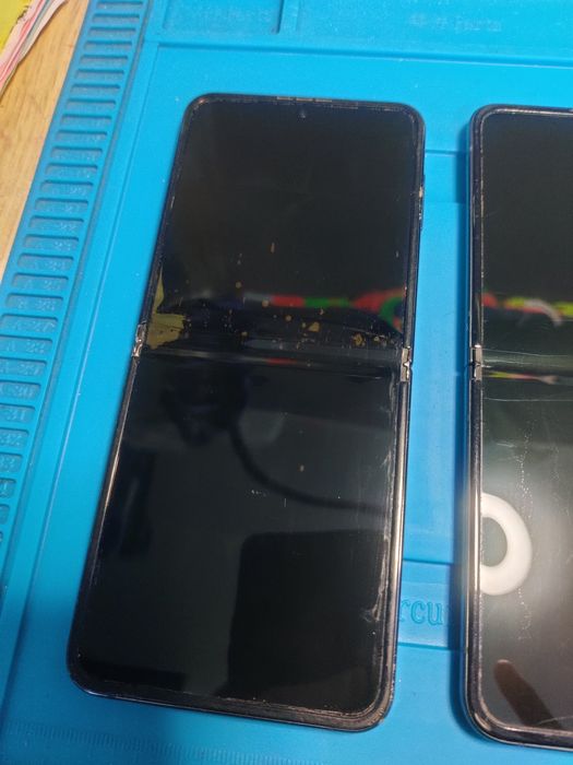 Samsung Galaxy Z Flip 3 / Flip 4 на запчастини або по запчатинах