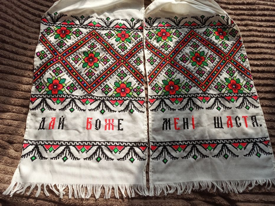 Вишитий рушник. Вишивка ручної роботи