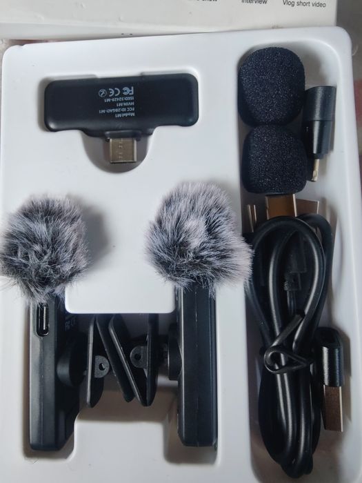 бездротовий петличний мікрофон моделі H67 Wireless Lavalier Microphone.