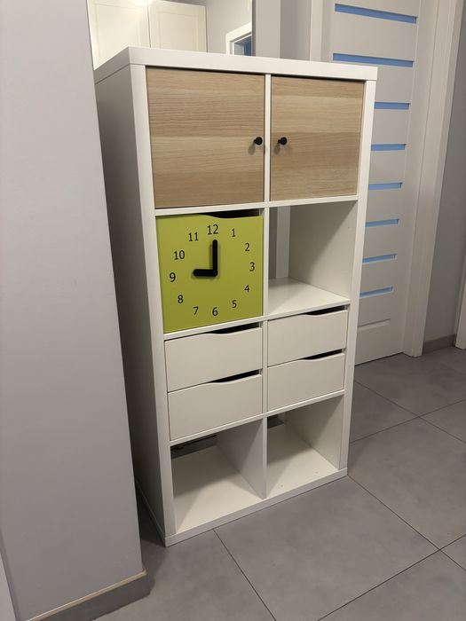 Kallax 2x4 biały z ciekawymi dodatkami