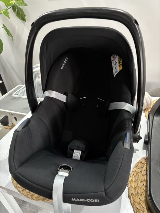 Fotelik nosidełko łupina Maxi Cosi Cabriofix I-size z bazą ISOFIX