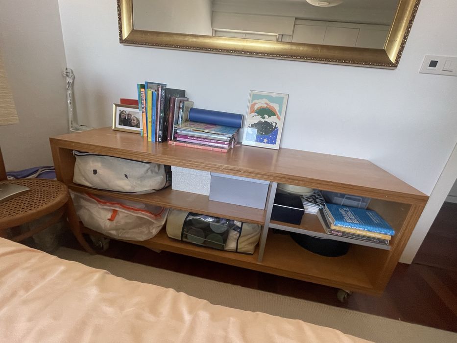 Movel Sala ou quarto madeira maciça com rodas