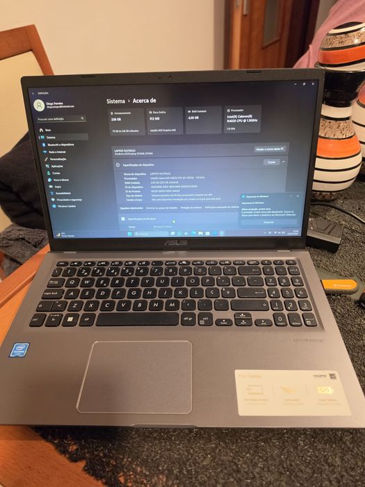 Portatil Asus Sónic Master SSD 256, 4GB ram windows 11