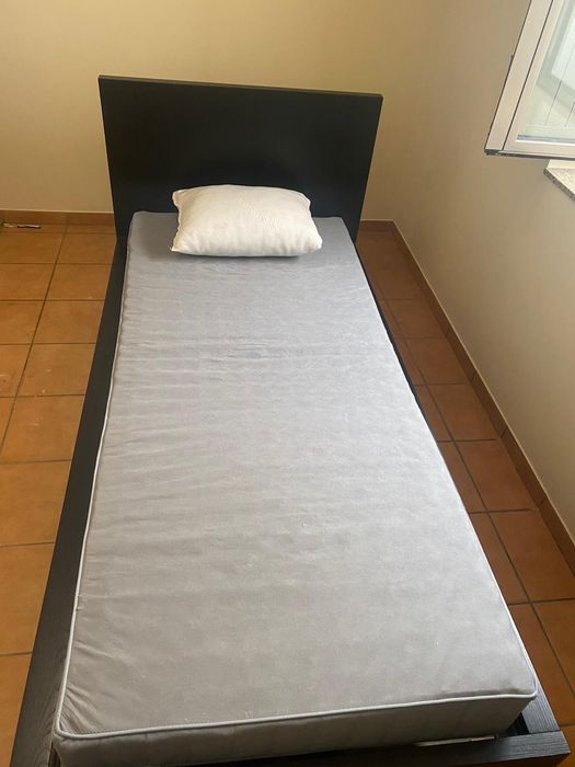 Cama de solteiro Ikea( semi nova) completa