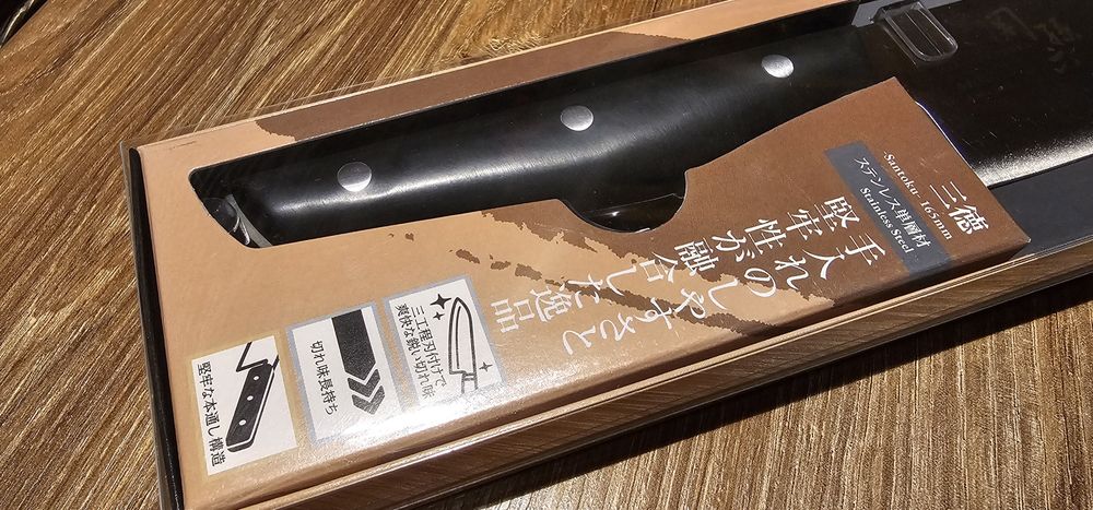 Nóż Kuchenny Japoński Seki Mago Roku Santoku  Kai Kitchen  Amairo