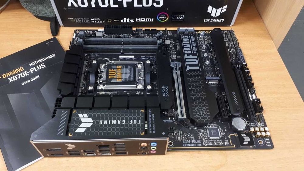 Материнська плата ASUS TUF Gaming X670E-PLUS