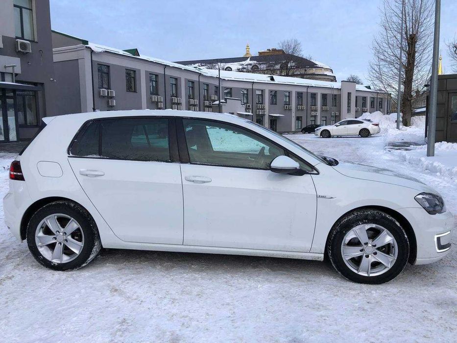 Оренда електромобіля Volkswagen e-Golf Highline