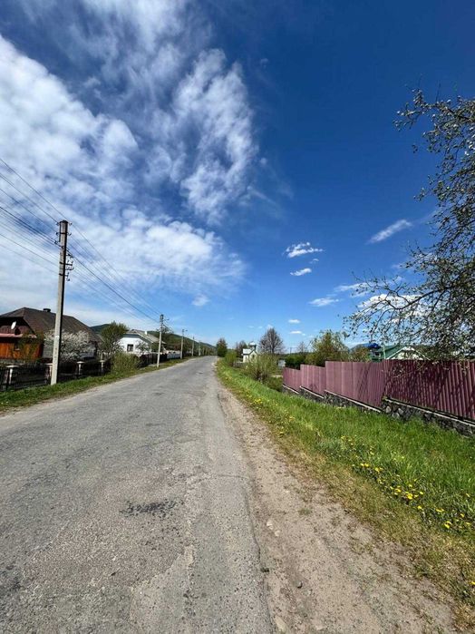 Продаж земельної ділянки з будинком в туристичній лок.