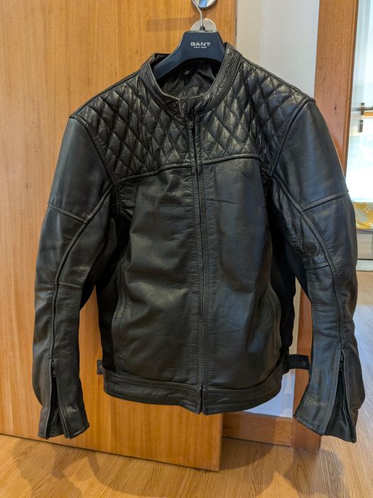 Casaco mota em pele (L) + proteções + farol amarelo (oferta)