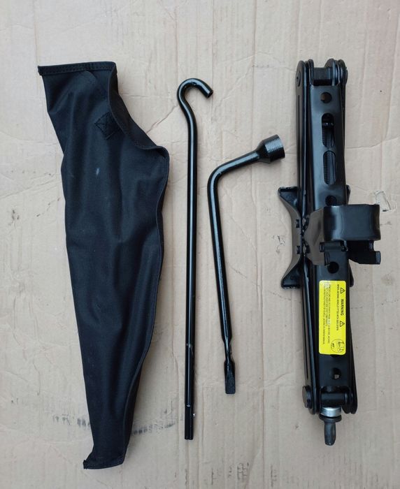 Домкрат Ключ Toyota BZ4x 19 -26рік Rav 4