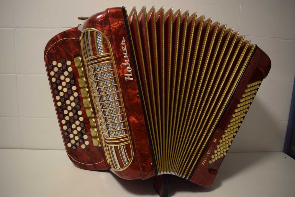 Acordeao hohner Riveira III 3 Voz 96 Baixos, N .288