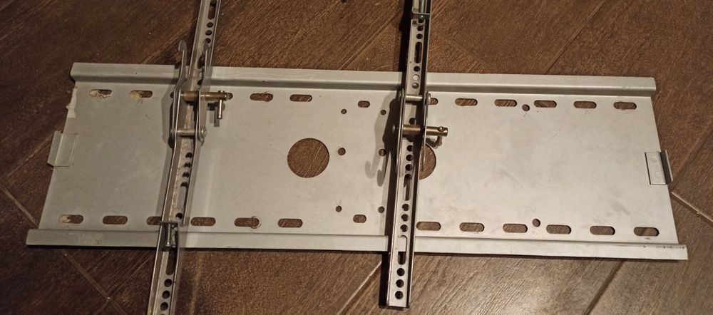 Настінне кріплення для телевізора