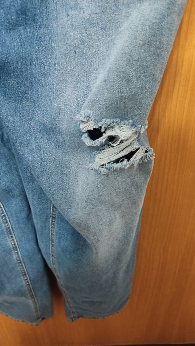 Ogrodniczki ciążowe spodnie jeansowe jeansy acid wash Bonprix Mama