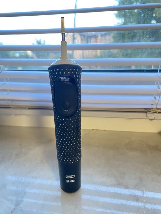 Електрична зубна щітка Braun Oral B VITALITY  PRO + Подарунок