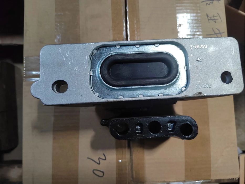 Подушка двигателя правая Dodge Journey 2,4