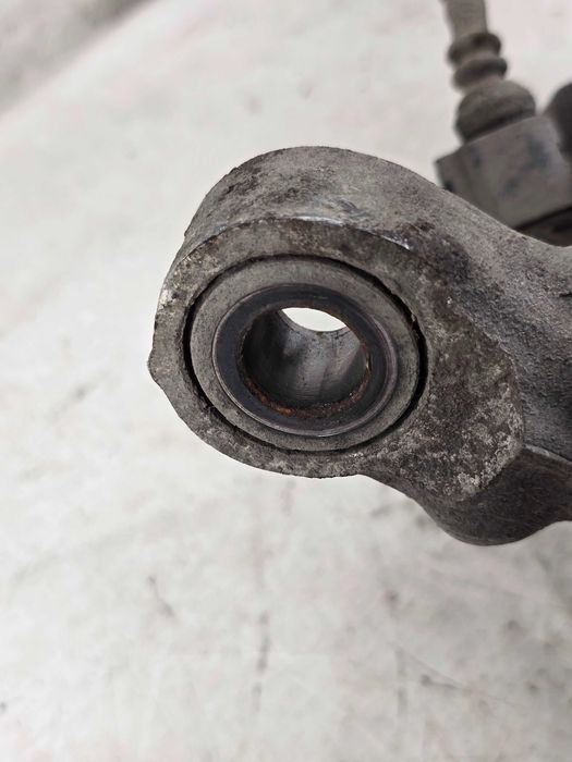 AUDI A4 B8 A5 8T PRZED LIFT 07-11 Zwrotnica prawa przód przednia 8K0407258G