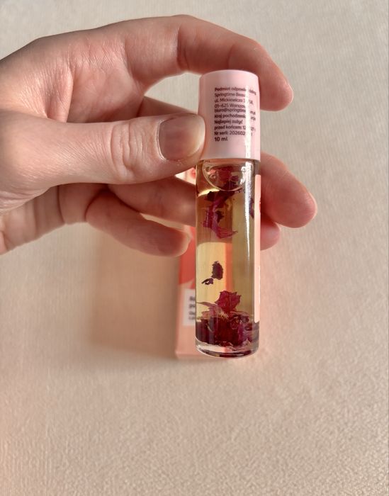 Olejek do ust z płatkami róży rossmann