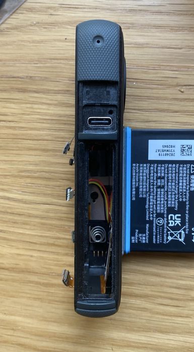 Insta360 One X2 części. (Obiektywy, korpus, obudowa, ekran)