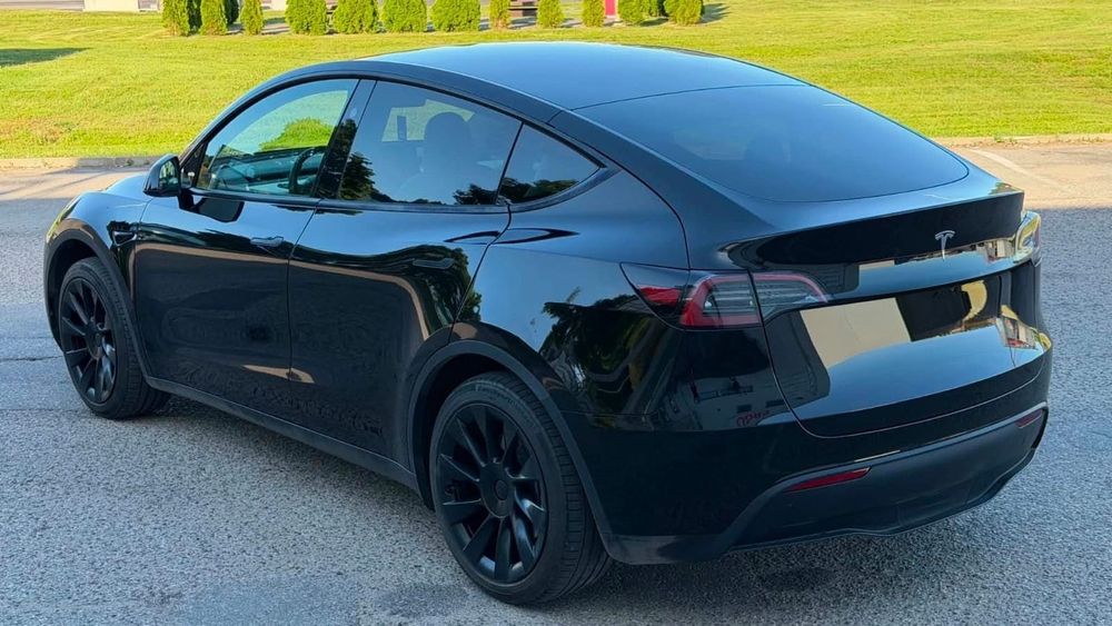 Tesla Model Y — fotografia 4