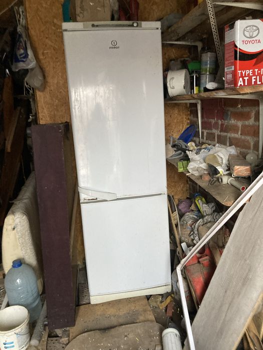 Холодильник indesit