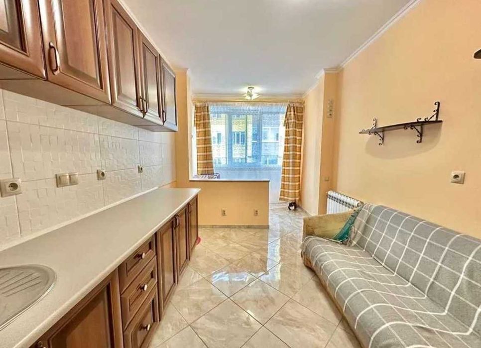 Простора квартира з меблями, технікою біля парку МАМА. Кухня 15.6м