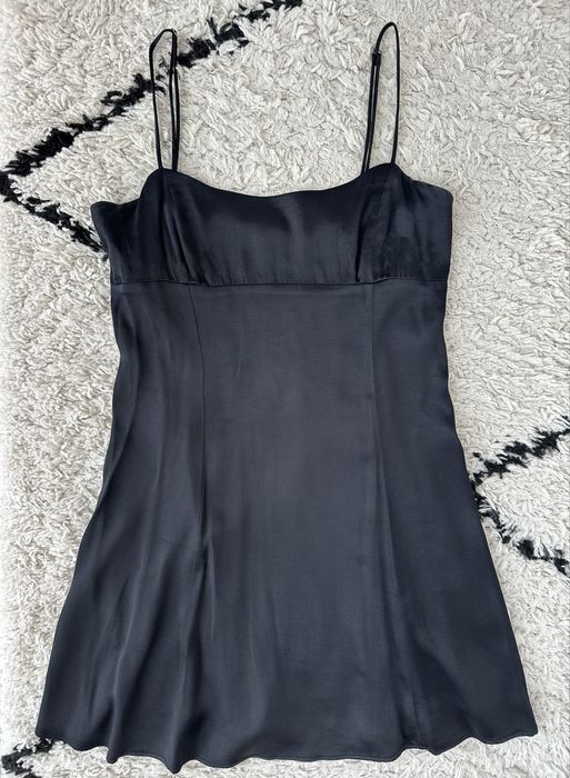 Vestido acetinado preto ZARA