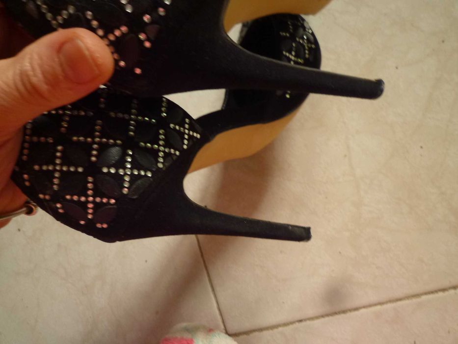 Sapatos Pretos com brilhantes de Salto Alto nº 36 salto com 10cm Novos