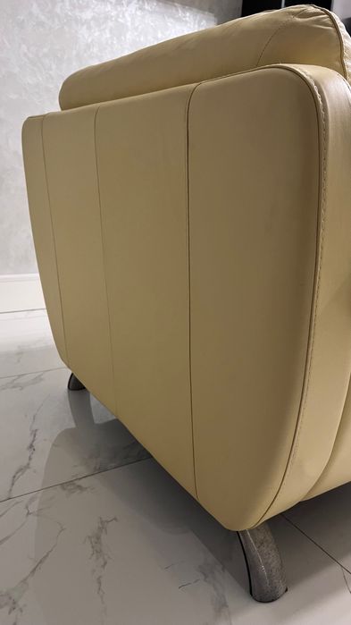 Продам шкіряний не розкладний набір меблів:1-2-3