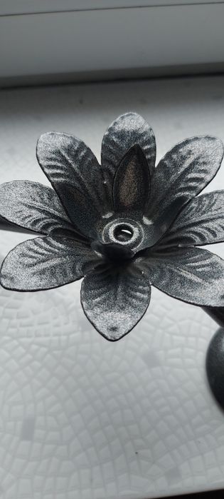 Potrójny świecznik liście