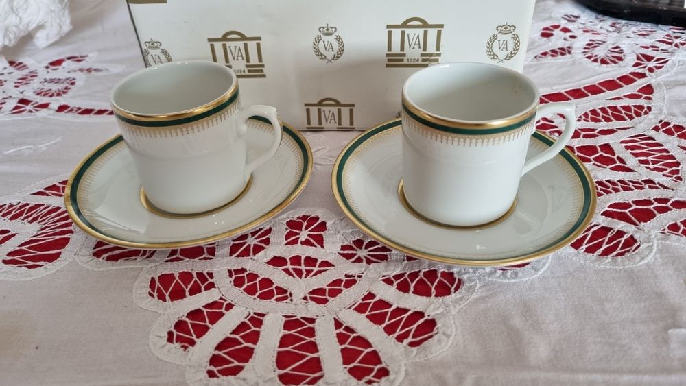 Vista Alegre- Brighton 2 chávenas de café com pires