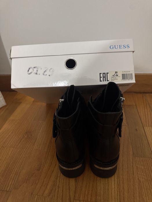 Botas Guess tamanho 41