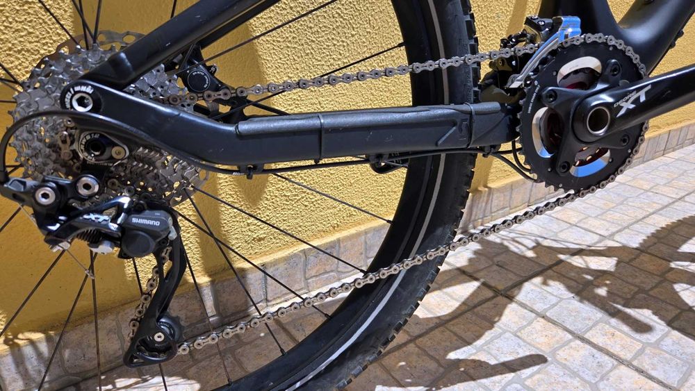 SCOTT Genius 710 com quadro em carbono