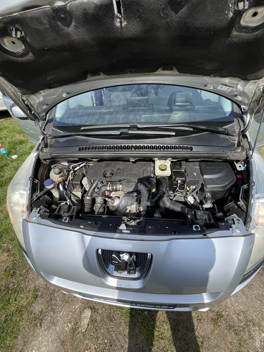 Авто Peugeot 5008