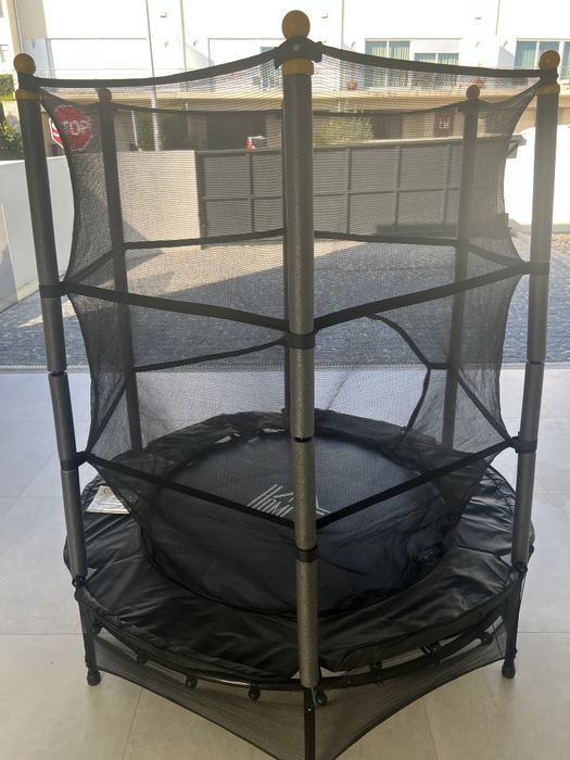 Trampolim para criança