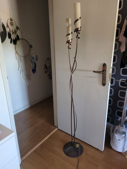 Vendo candeeiro de pé alto