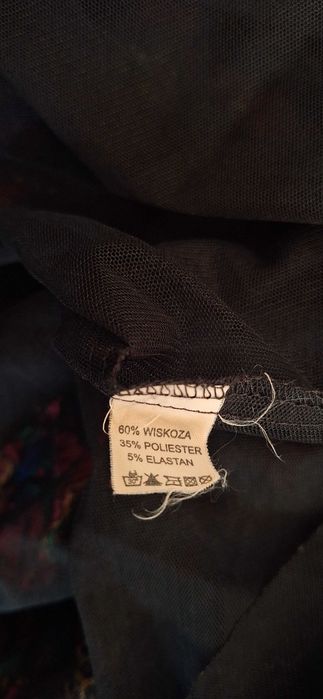 Rozkloszowana czerwona spódniczka mini góralski motyw folklor koronka