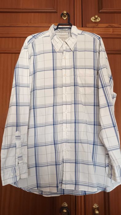 Camisa branca e azul da Throttleman