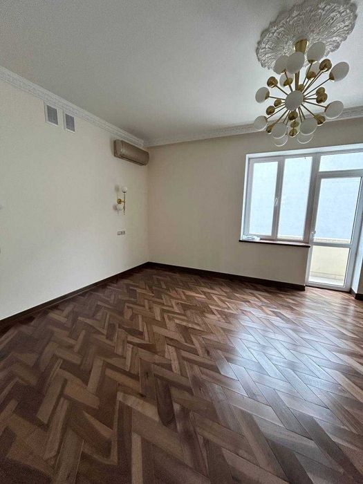Клубний будинок біля парку Шевченка