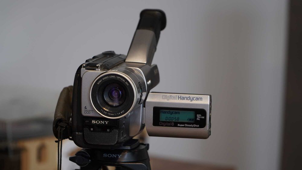 Handycam Sony Digital8 DCR-TRV110E CCD NightShot PAL/NTSC Analog playback
