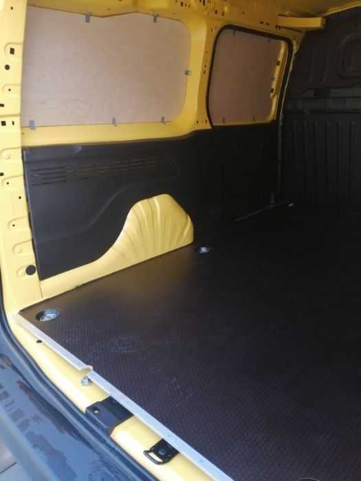 Citroen Berlingo L2H1-Zabudowa przestrzeni ładunkowej