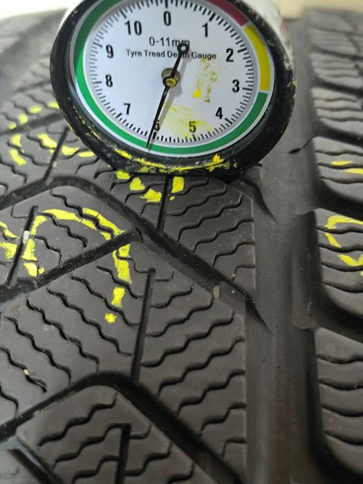 # Opona Pirelli sotto zero 3 255/40/20 pojedynka