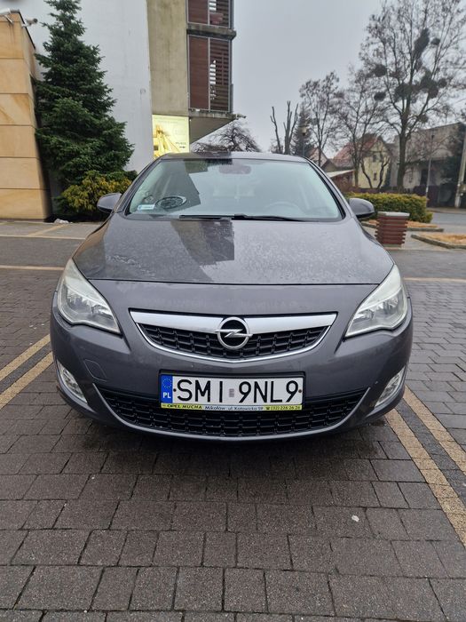 Opel Astra J 1.4 Turbo z  2010 roku w  bardzo dobrym  stanie