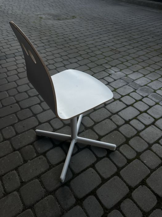 Białe krzesło IKEA – stan dobry