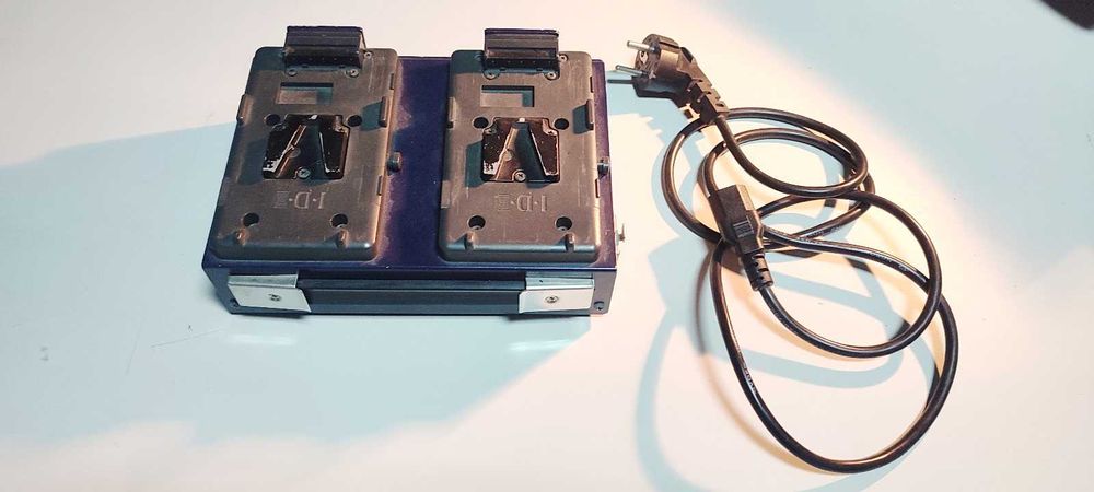 Carregador duplo baterias BOM ESTADO