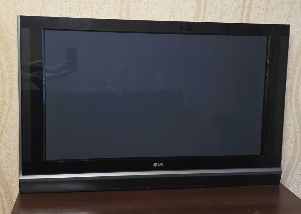 Телевізор  робочий LG 42  RT81-ZB