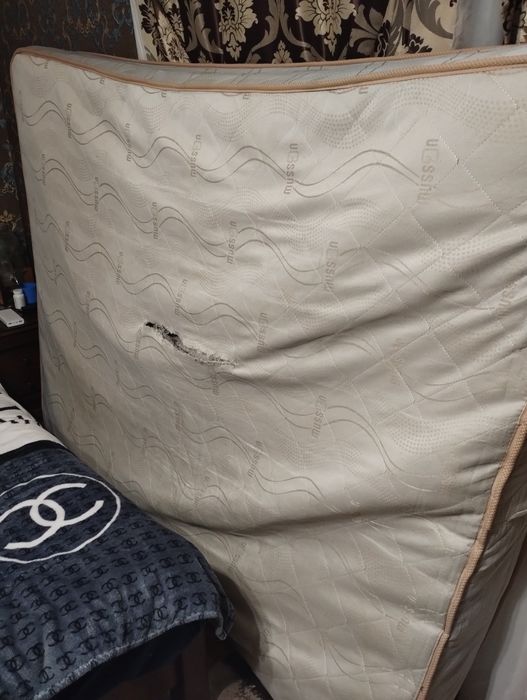 Матрас 160х200см віддам безкоштовно