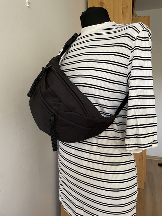 Pojemna nerka saszetka